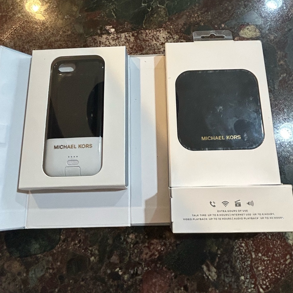 iPhone 5s Power Case and Power Mat Michael Kors New in Box